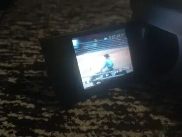 Video kamere: 1. Kamkorder Sony Handycam Dcr-Sx21 siva 2. Sony DCR-HC51E Camcorder — 4