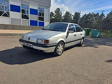 Унаа: Volkswagen Passat: 1989 г., 1.8 л, Кол менен иштөөчү, Бензин, Седан — 2