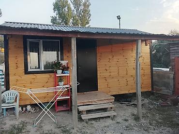 сарай в аренду: Бытовка/мини-дом из дерева с террасой и металлической крышей. - — 2