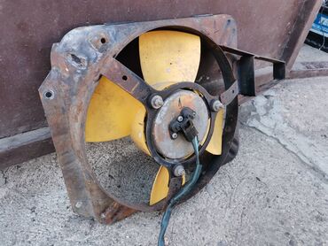 Auto delovi: Dodatni opis Ventilator hladnjaka Lada 2107 Riva sa postoljem broj 1 — 4