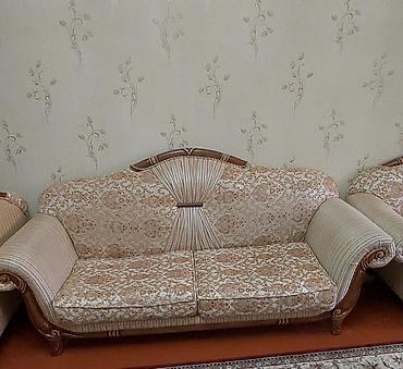 klasik divanlar: Klassik üslubda yumşaq mebel dəsti - Tərkib: 1 ədəd ikiyerli divan + — 3