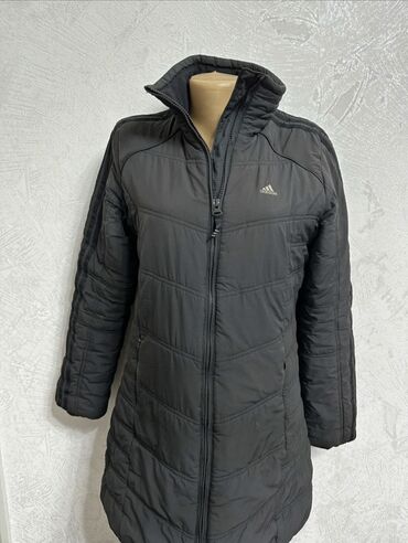 adidas куртка зимняя: Пуховик, По колено, США, Приталенная модель, M (EU 38)