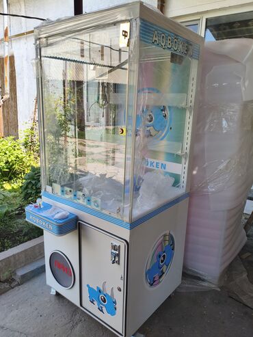 тандырный гриль: Игровой автомат «Хватайка» с прозрачным корпусом и ярким дизайном