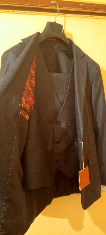 Kostyumlar: Salam. Kostyum 2 gün əvvəl internetdən sifarişlə alınıb.Lakin əynimə — 10