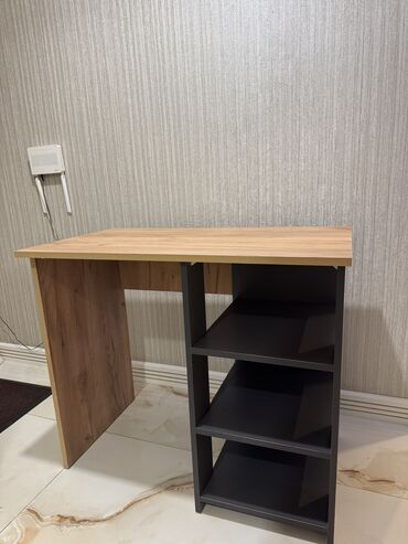 Mebel: İşlənmiş, Kvadrat masa