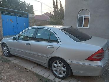 mercedes motor yağları: Mercedes-Benz C-Class sedan (W203), gümüş rəng. Xüsusiyyətlər: - — 5