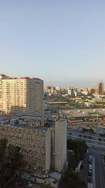 Uzunmüddətli kirayə mənzillər: 20 yanvar metrosuna yaxın 17 mertebeli binanın 12-ci mərtəbəsində — 11