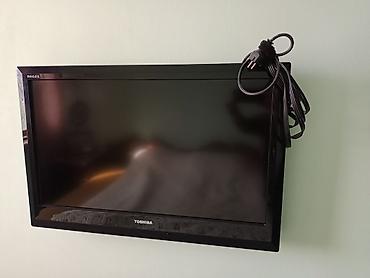 Телевизор Toshiba REGZA, диагональ около 26–32". Плоская панель с