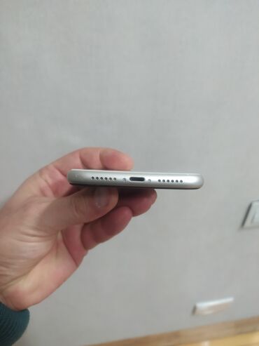 Apple iPhone: IPhone 11, 128 GB, White Titanium — 9