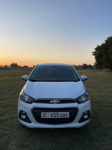 бронирование машина: Chevrolet Spark: 2017 г., 1 л, Автомат, Бензин