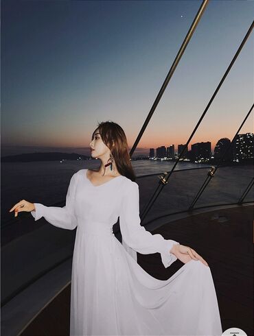белое длинное платье: Вечернее платье, Длинная модель, С рукавами, Шлейф, S (EU 36), M (EU 38)