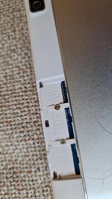 Tableti: Acer Iconia tablet – bela boja - Ekran: oko 10,1 inča (širok okvir — 5