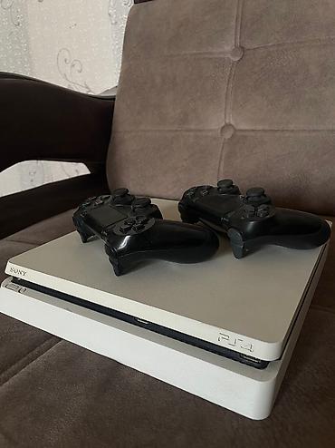 pc case: PlayStation 4 Slim (белая) с двумя беспроводными геймпадами DualShock — 3