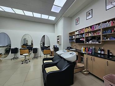 Коммерциялык мүлк: Срочно! Продаю, Ком.пом.,147кв., 1 этаж, 7 мкр, ЖК Мега — 3