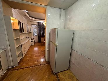 Mənzillər: Nərmanov metrosu ilə arası 2dq məsafədi parkın yanında. 1nəfər oğlan — 6