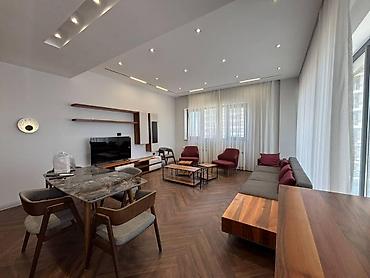 ev axtaran: İcarəyə verilir 4 otaqlı yeni tikili 170 m², Ağ şəhər q. Kateqoriya — 5