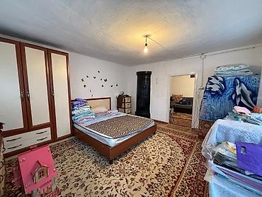 Продажа коттеджей и домов: Үй сатылат • Жер аянты: 9 сотых • Үй 3 бөлмөлүү • Сырты жана полу — 10