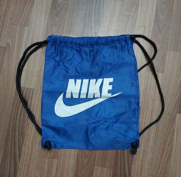 Çantalar: Nike İdman Çantası Yaxşı vəziyyətdədir. Az işlənib. Endirimlə verəcəm