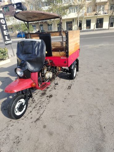 suret qutusu satilir: Yükdaşıma üçün üçtəkərli motosikl (kargo skuter). Xüsusiyyətlər: - Ön