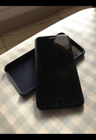 Apple iPhone: IPhone SE 2020, Б/у, 64 ГБ, Jet Black, Зарядное устройство, Защитное стекло, 77 %