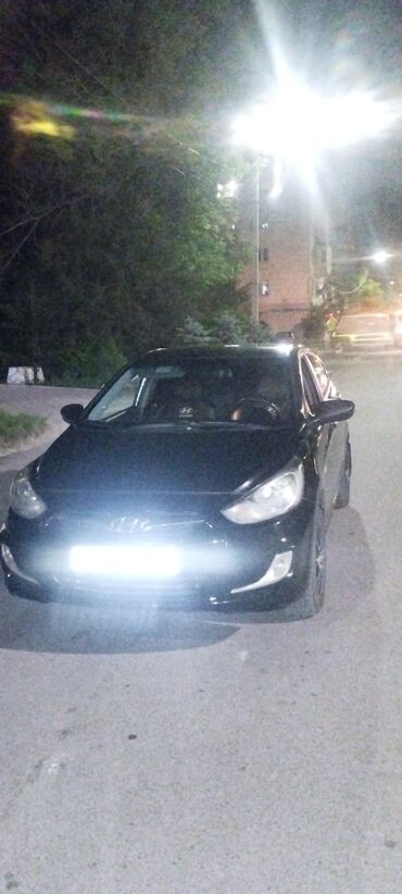 Hyundai: Hyundai Solaris: 2011 г., 1.4 л, Механика, Бензин, Хэтчбэк