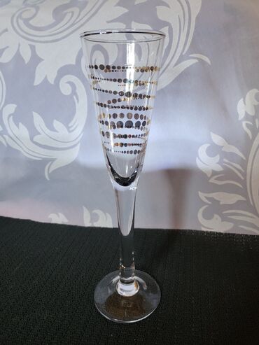 Čaše: Casa nova za pice. Casa nova sve na njoj odsjaj od svetla — 5