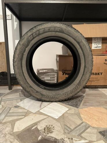 шипы для шины: Шины 225 / 65 / R 17, Зима, Б/у, Комплект, Внедорожные (АТ/МТ), Bridgestone