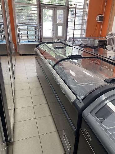 Холодильная витрина (магазинная, для выкладки и продажи продуктов) -