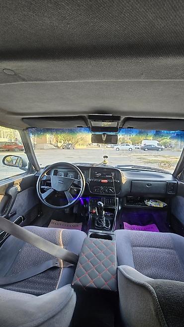 Digər avtomobillər: Model: Sedan, 4 qapı Rəng: Açıq gümüşü (iki tonlu panellərlə) — 7
