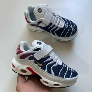 Patike: 25-36
3000 din
sd
szd — 4