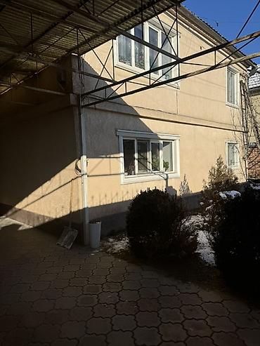 Продажа коттеджей и домов: Продается жилой дом с большим участком и бассейном. Характеристики: - — 19