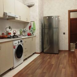 аренда квартира: 2 otaqlı tam əşyalı Kirayə ev verilir.Ev Qara Qarayev tərəfdədir.2 ci