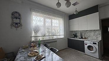 Продажа коттеджей и домов: Продаётся двухэтажный жилой дом с отдельным входом и крыльцом. Вместе — 6