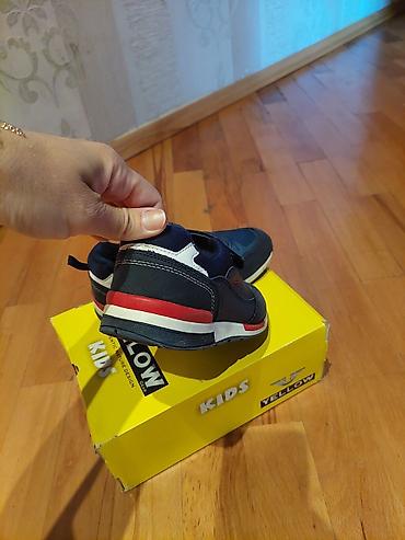 синие детские туфли: YELLOW KIDS.33razmer.flodan endirimde 35 man alinib.10 man — 3
