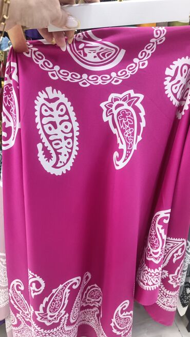 uzun pencekler: Kelagâyi 100 % silk.olcusü 140/140 eni üzunu.ýenidir,qutu elavə 5