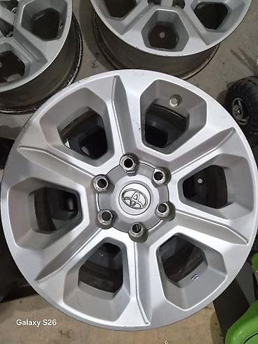 Диски: Литые Диски R 17 Toyota, Комплект, отверстий - 6, Б/у — 3