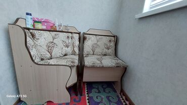 диван детский бу: Бурчтук диван, түсү - Саргыч боз, Колдонулган