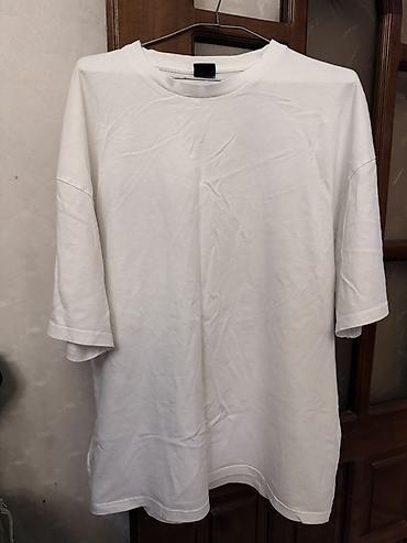 ağ sarucka: Ağ rəngli universal T‑shirt - Kəsim: oversize/relaxed fit, enli çiyin — 1