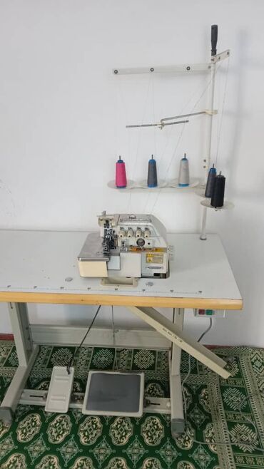 продаю оборудование для салона красоты: Оверлок 5 нитка