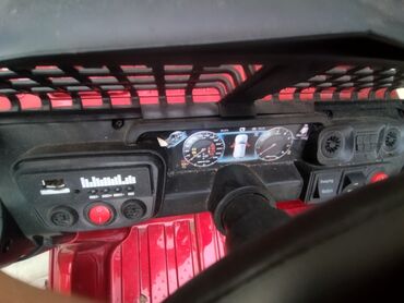Uşaq üçün elektrik maşınları: 400 manata alınıb Uşaq üçün elektrikli mini jeep – qırmızı rəngdə — 5