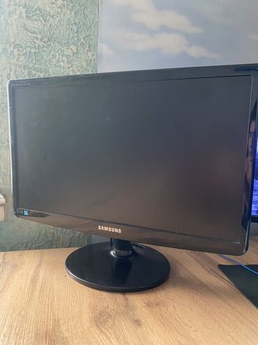 крепление для телевизора на стену: Монитор, Samsung, Б/у, LED, 22" - 23"