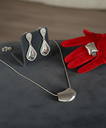 Satış məsləhətçiləri: Madel İş axtariram Mağazada paltar reklami ederem canlı acib Boy 168 — 1