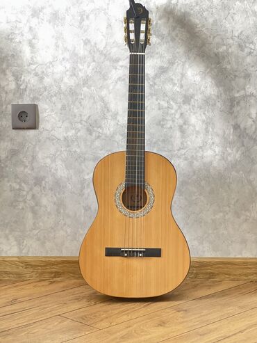 Akustik gitaralar: Akustik gitara, Akkord, 6 sim, İşlənmiş, Pulsuz çatdırılma