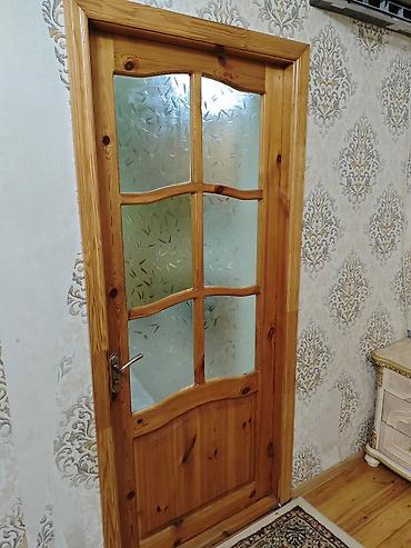 kapi: Şüşəli taxta otaq qapısı - Material: təbii ağac (şam ağacı teksturası — 1