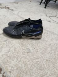 Кроссовки и спортивная обувь: - Размер: EU 38 длина стопы 250 мм (указано на ярлыке). - Верх — 7