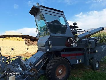 Зерноуборочные комбайны: Зерноуборочный комбайн Ростсельмаш. - Полноразмерная жатка с — 2