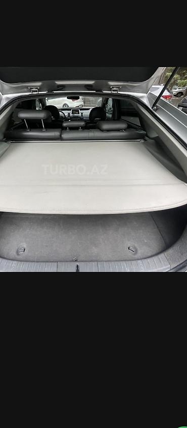 panorama 2008: Toyota Prius (2-ci nəsil, liftback, gümüşü rəng) gündəliy icarəyə — 3