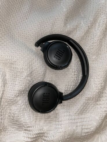 аккумулятор для наушников: Беспроводные накладные наушники JBL (черные) - Фирменный звук JBL с
