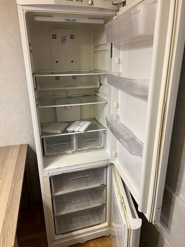 Blenderlər: İşlənmiş 2 qapılı Indesit Soyuducu Satılır, rəng - Ağ