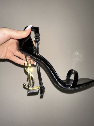 туфли лоферы: Туфли Yves Saint Laurent, 36, цвет - Черный